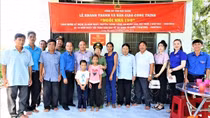 Hau Giang Provincial Police Department hands over compassion house to poor Khmer student’s family