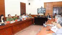 Deputy Minister Tran Quoc To asks Bac Ninh provincial authorities to answer voters’ questions