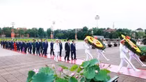 Leaders pay tribute to President Ho Chi Minh to mark his 134th birthday