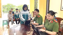 All people from 14 years old in Xuan Chinh have chip-based ID cards