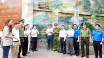 HCMC police officers turned patchy walls into beautiful mural street