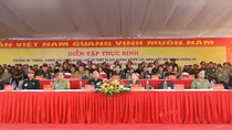 Tuyen Quang police practice neutralizing terrorists, rescuing hostages, fighting fire