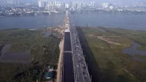 Phase 2 completes as main sections of Vinh Tuy Bridge 2 joined