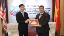 Deputy Minister Nguyen Duy Ngoc meets Malaysian home affairs officials
