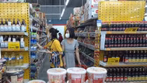 Goods retail sales and service revenue rise by almost 11% in H1