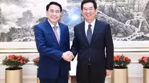 Deputy Minister Le Quoc Hung visits China