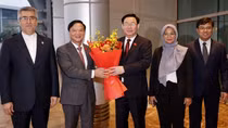 Top legislator begins Indonesia visit, attends AIPA-44