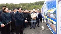 PM examines Mai Son - National Highway 45 project