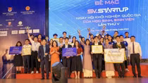 Vietnamese students receive 80 awards for start-up ideas