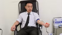Police officer donates blood to save baby from critical condition