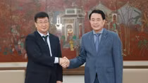 Deputy Minister Le Quoc Hung receives Mongolian Ambassador
