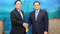 Vietnam gives highest priority to developing ties with Laos: PM