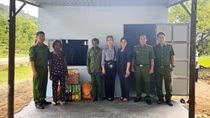 Police at Ninh Thuan Provincial Police Detention Center build homes for needy families
