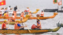 Hanoians enjoyed dragon boat racing