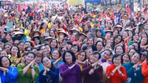More than 3,000 people go on parade in “ao dai” in HCMC