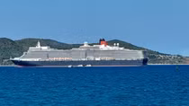 Luxury cruise ship brings nearly 1,900 visitors to Nha Trang