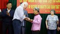 US veteran returns war diary to Vietnamese martyr’s family