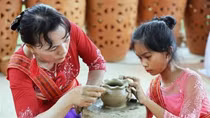 More efforts needed to protect Cham people’s pottery making art