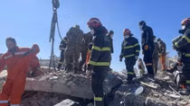 Local people and authorities applaud Vietnamese rescue team’s effort