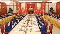 Vietnamese, Chinese Party leaders hold talks