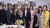 President meets with Vietnamese expats living in the US