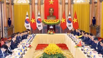 Top leader holds talks with RoK President in Hanoi