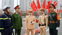 Hanoi police trying their best to ensure traffic order and security during 14th National Party Congress