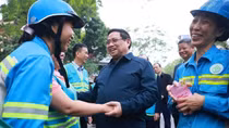 PM Pham Minh Chinh extends Tet greetings to environmental sanitation workers in Hanoi