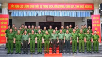 Deputy Minister Le Quoc Hung works with University of Fire Prevention and Fighting