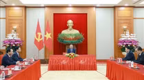 Russian President congratulates Vietnamese Party leader during phone talks