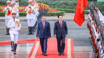 Party General Secretary, State President hosts welcome ceremony for RoK President