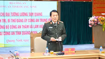 Minister Luong Tam Quang works with Quang Ninh Provincial Police Department