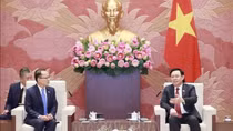 Top Vietnamese legislator hosts outgoing Cambodian Ambassador