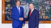 Minister To Lam receives US Presidential Envoy John Kerry