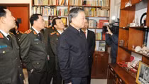 Minister To Lam visits family of late Deputy Minister Nguyen Minh Tien