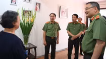 MPS leaders pay tribute to Hero of People’s Armed Forces To Quyen