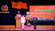 Deputy Minister Tran Quoc To congratulates public security teachers on Vietnamese Teachers' Day