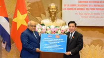 Vietnam presents IT equipment to Cuban legislature