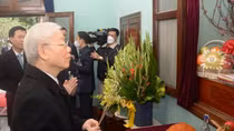 Senior leaders pay tribute to President Ho Chi Minh on traditional Tet