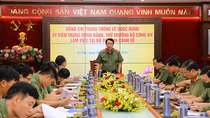 Deputy Minister Le Quoc Hung works at Security Guard Command