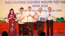 HSPA presents certificate of merit to 82-year-old graduate of high school