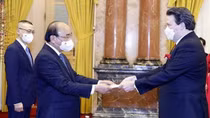 President welcomes new ambassadors of US, Mexico