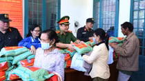 Mobile Police Command presents houses of gratitude to policy families