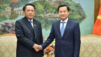 Deputy PM receives Lao Finance Minister in Hanoi