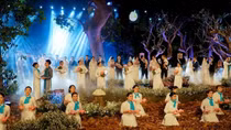 Mass wedding ceremony held for front-line medical staff