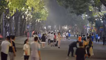 ​Hanoians flock to pedestrian streets