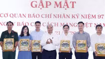 President meets representatives of press agencies in HCM City