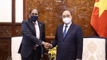 President Phuc hosts Singaporean and Egyptian ambassadors