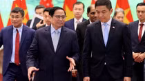 PM Chinh welcomes Singaporean parliament speaker in Hanoi