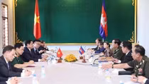 Vietnamese, Cambodian PMs agree on measures to foster ties